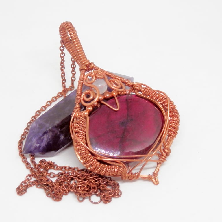 Elven Style Copper Necklace With Dyed Labradorite