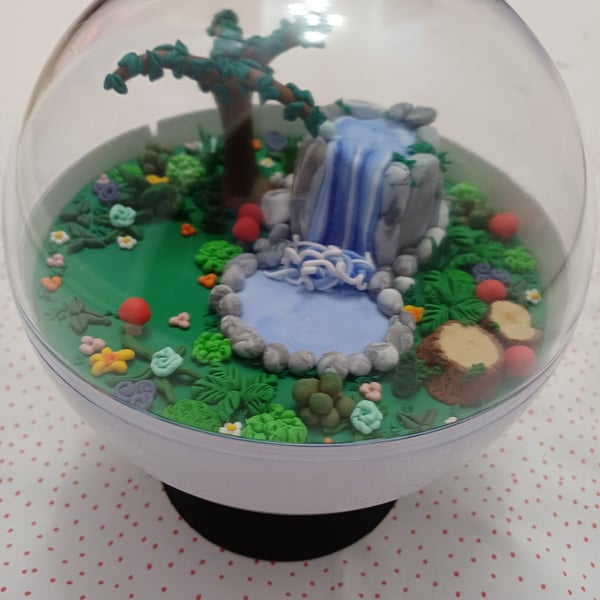 Ball terrarium ready to add your own minifigures