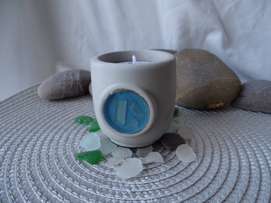 Concrete candle jar - Blue sea glass - Cinnamon