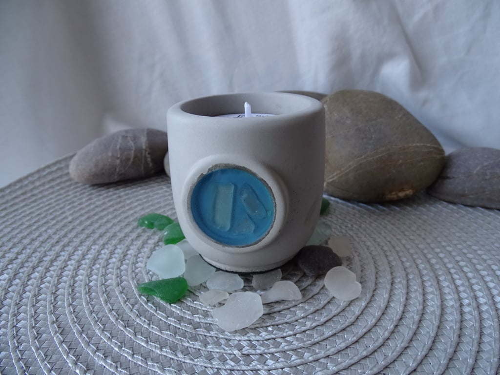Concrete candle jar - Blue sea glass - Cinnamon