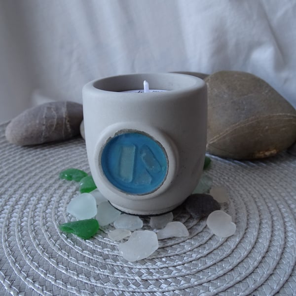 Concrete candle jar - Blue sea glass - Cinnamon