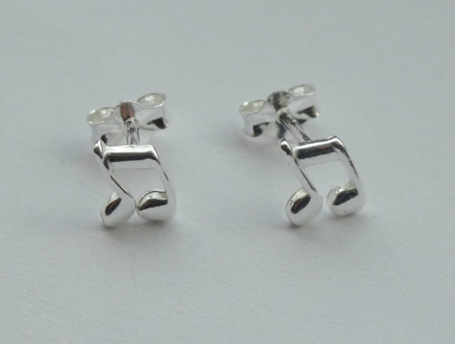 Silver musical note stud earrings