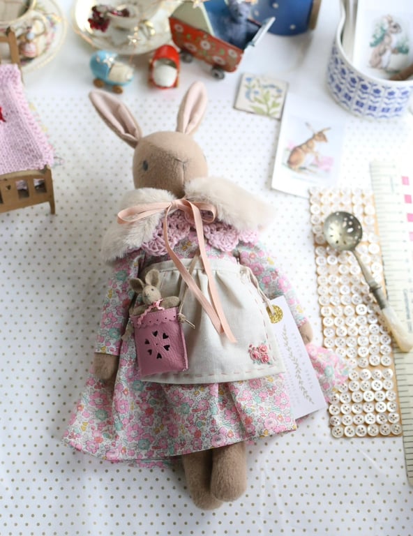 Heirloom Liberty Bunny - Betsy Ann