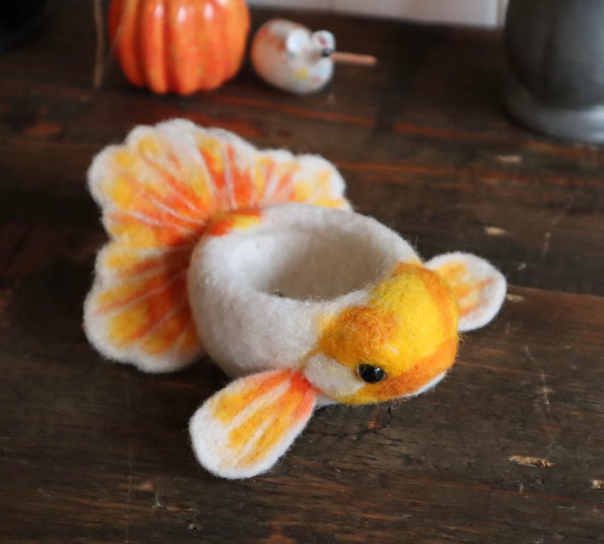 Needle felted small goldfish bowl trinket holder.