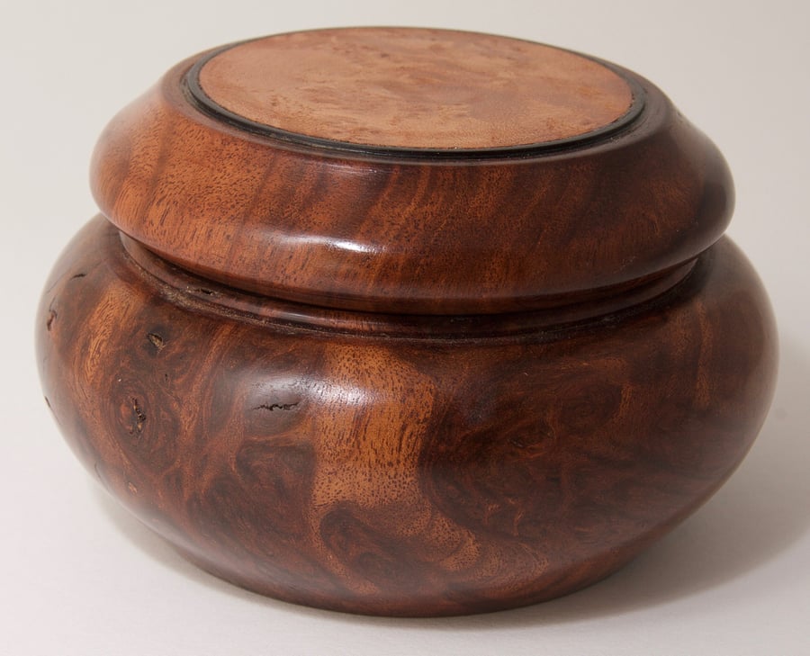 Small Jarrah Burr Trinket Box: Maple Veneer Lid, Ring & Jewelry Box No.694