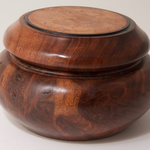 Small Jarrah Burr Trinket Box: Maple Veneer Lid, Ring & Jewelry Box No.694