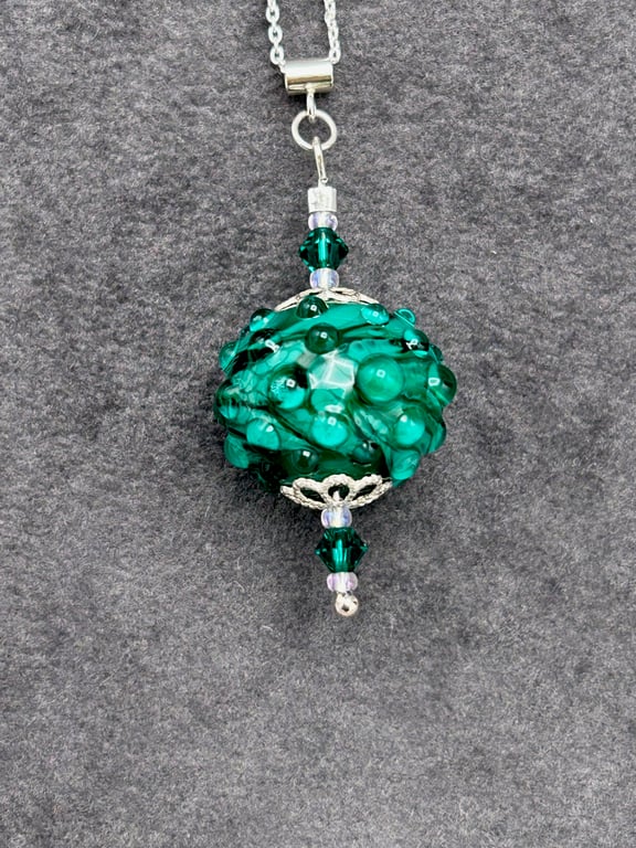 emerald green swirly lampwork glass beaded pendant necklace