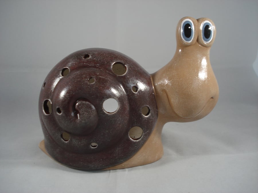 Cute Ceramic Patio Garden Snail Animal Figurine Tealight Candle Holder Ornament.