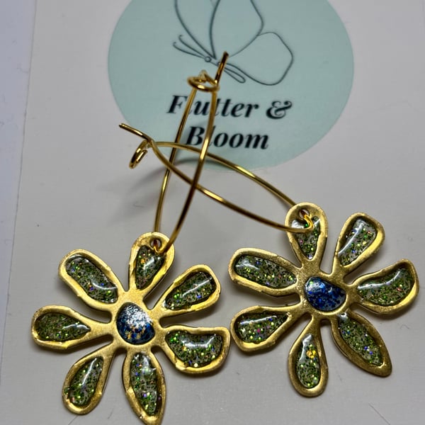 Daisy hoop earrings- glittering 90s style green & blue