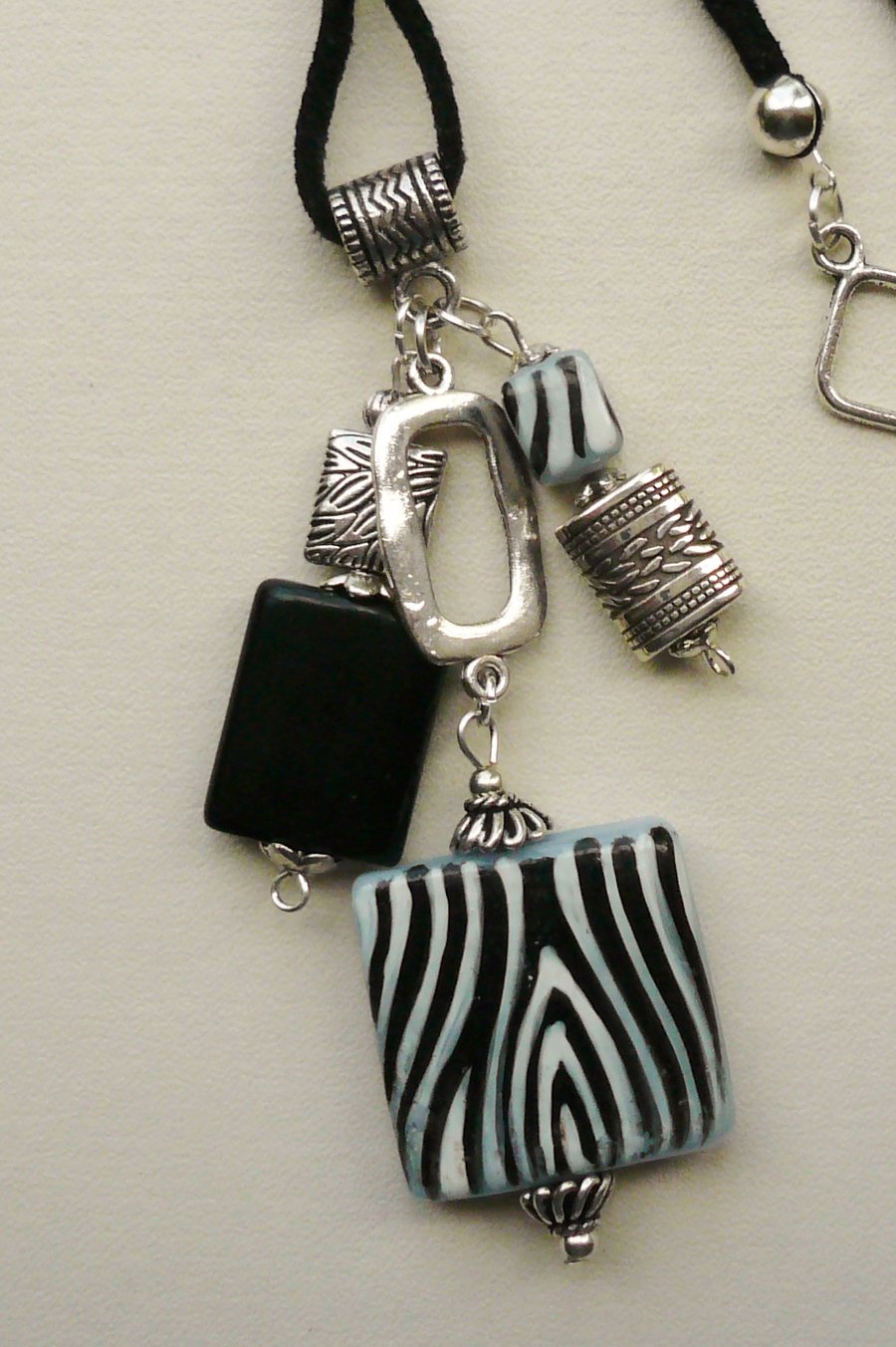 Zebra Print Drop Cluster Necklace   KCJ523