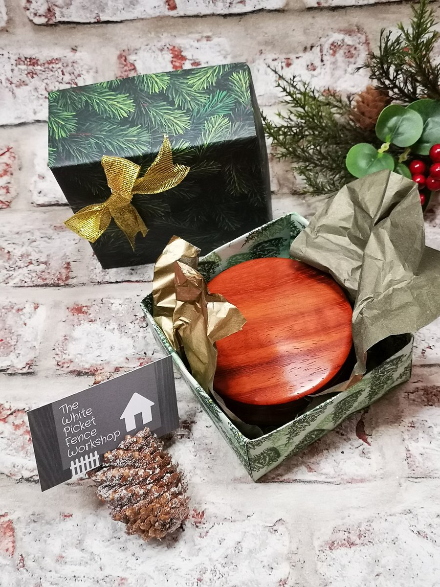 Small woodturned box with lid         FREE P & P 