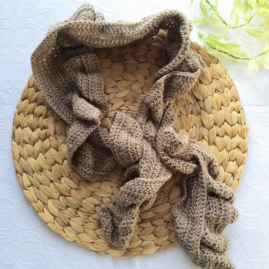 Crochet Frill Scarf Mocha Cookie Brown