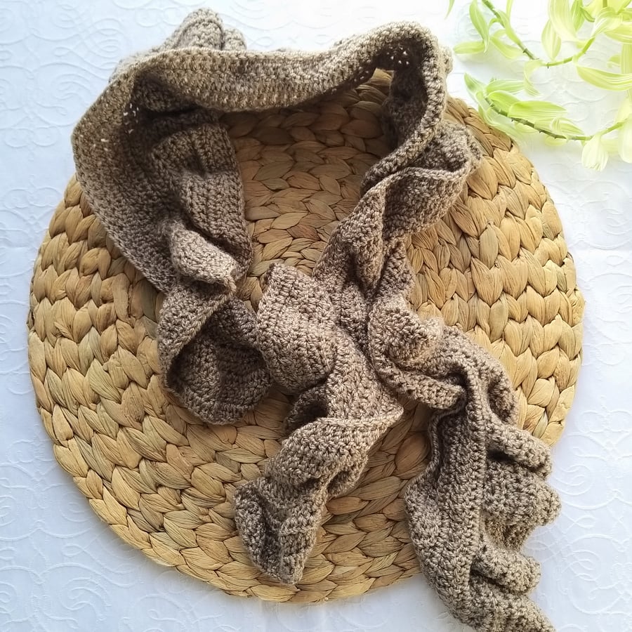 Crochet Cookie Brown Frill Scarf 