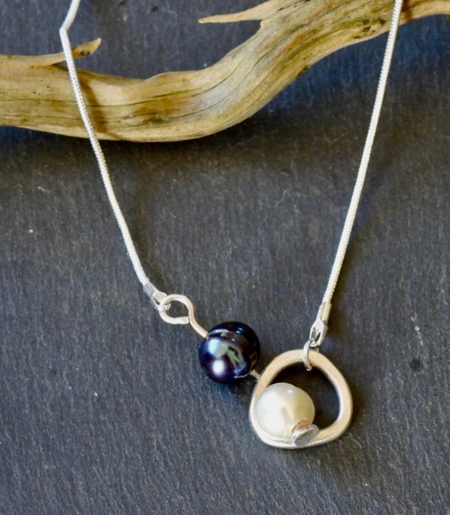 Two Colour Pearl Necklace.