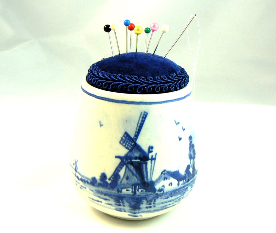 Delft pincushion pot 