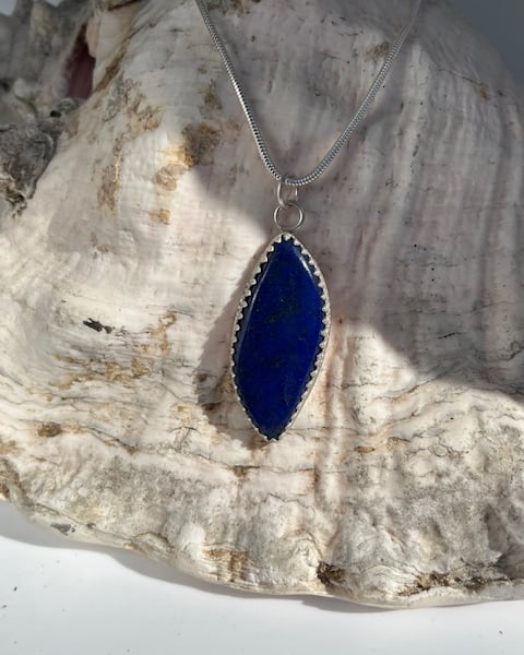 Silver lapis lazuli pendant