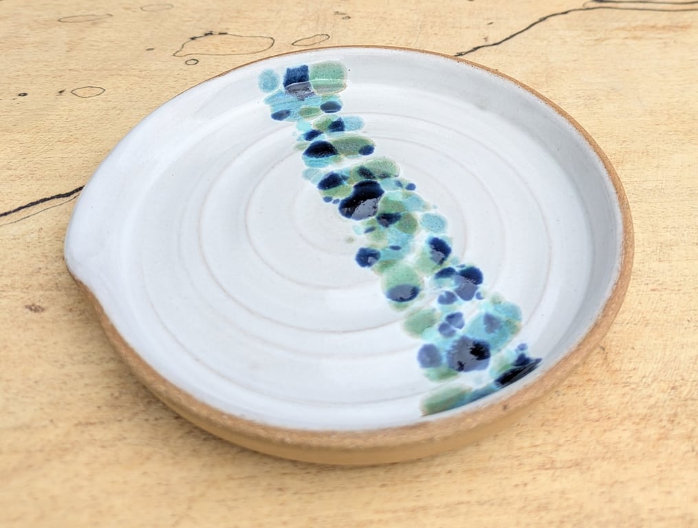 White with speckles spoon rest