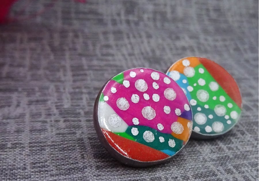Large colour burst studs.