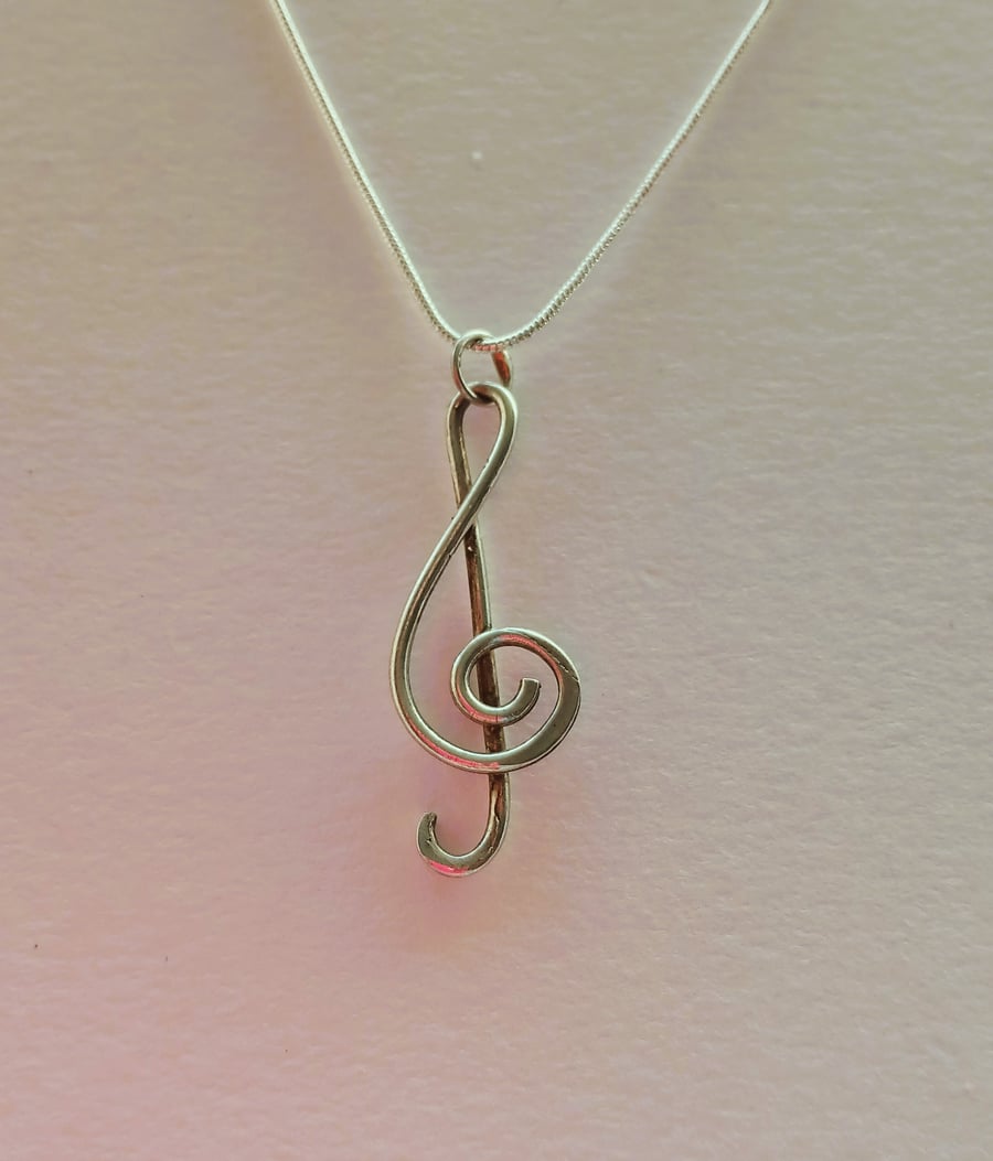 Sterling silver treble clef pendant 298