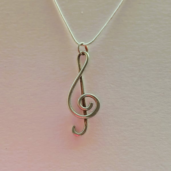 Sterling silver treble clef pendant 298