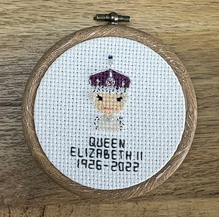 In Memoriam Queen Elizabeth II hoop - Folksy