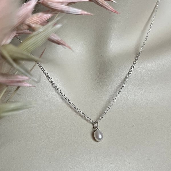 Handmade Rice Pearl Pendant & 18" Trace Chain