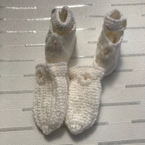 Shoes and mittens with flower trim