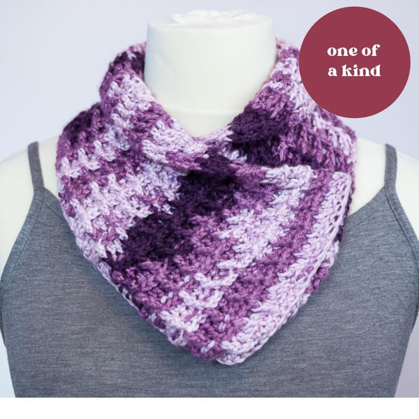 Cowl snood neck warmer scarf Crochet acrylic yarn purples