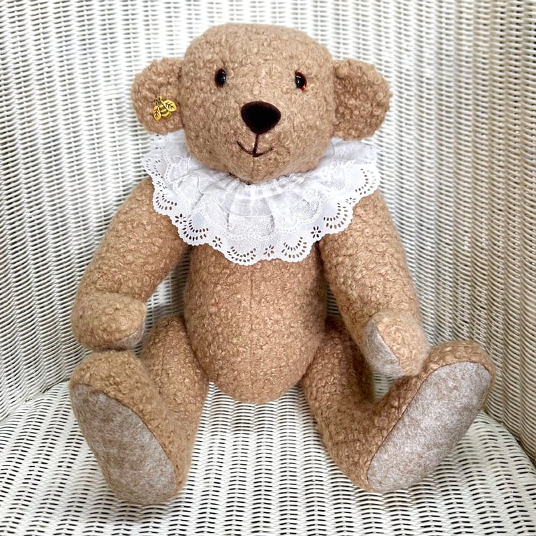 Ruby: Collectable Boucle Artist Bear 40cm (15,75")