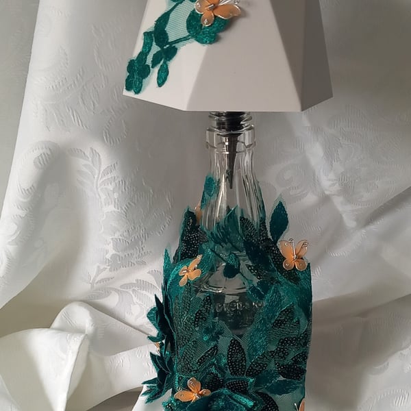 UNIQUE TOUCH LAMP DECORATED WITH EMERALD EMBROIDERED FABRIC AND BUTTERFLIES