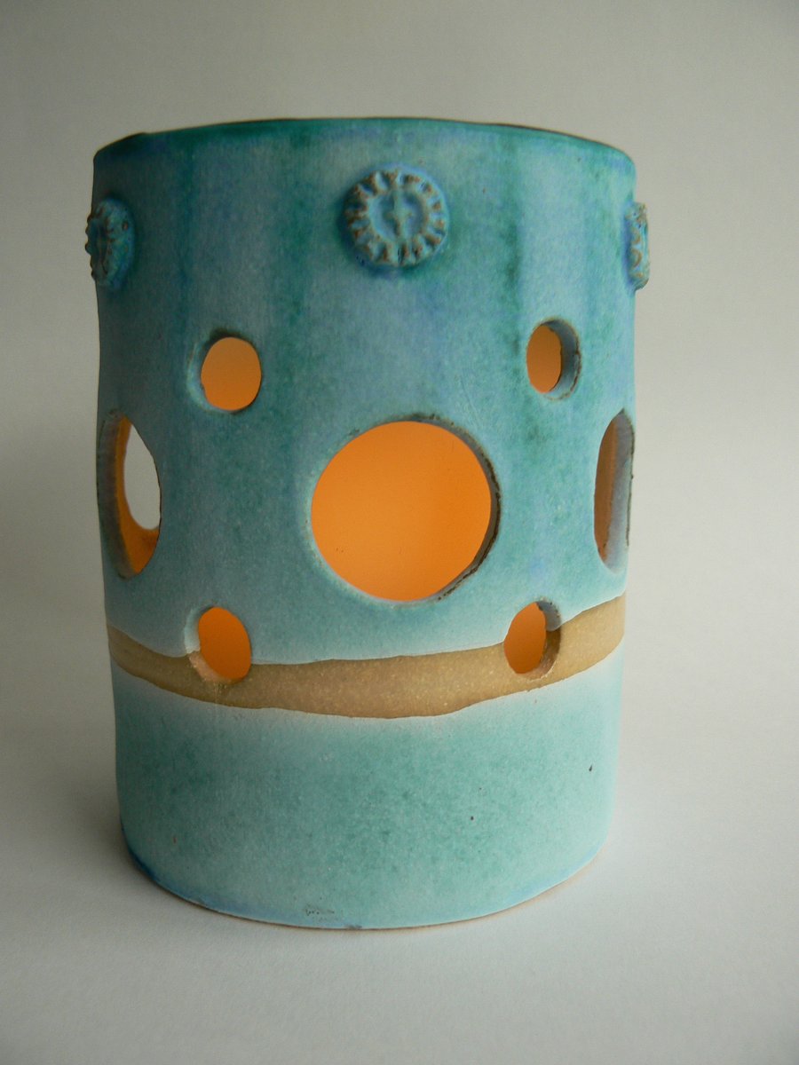 Candle holder in Ceramic.