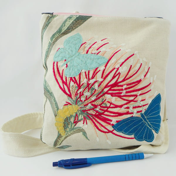 Linen and silk crossbody bag with zipped fastening