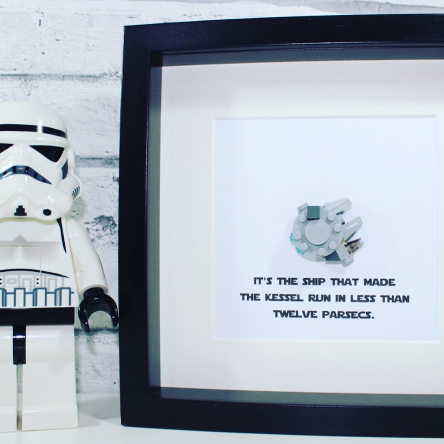 MILLENNIUM FALCON - Star Wars - framed Lego mini build 