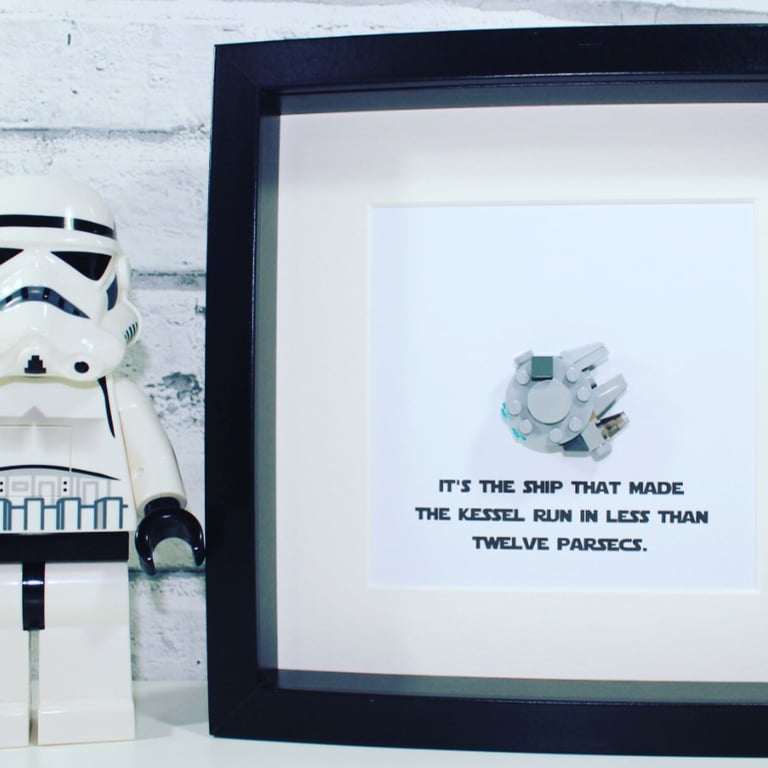 MILLENNIUM FALCON - Star Wars - framed Lego mini build 