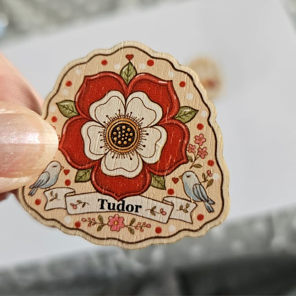 Tudor Rose Wooden Pin Badge - Folk Art History Brooch - Tudor England Wooden pin
