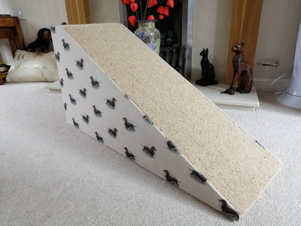 40cm H x 80cms L Gorgeous unique Dachshund pet ramp, themed fabricfawn twist car