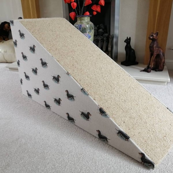 40cm H x 80cms L Gorgeous unique Dachshund pet ramp, themed fabricfawn twist car