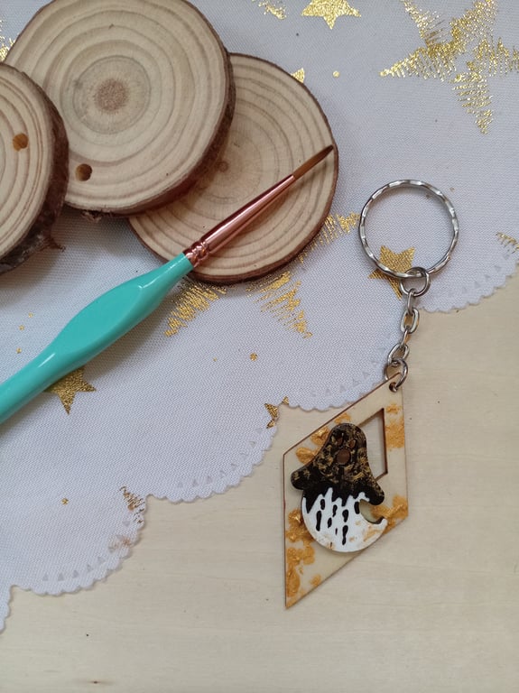Wooden diamond shaped ghost keyring 