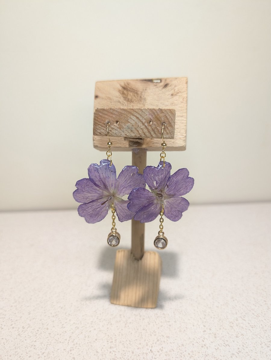 Preserved purple flowers 