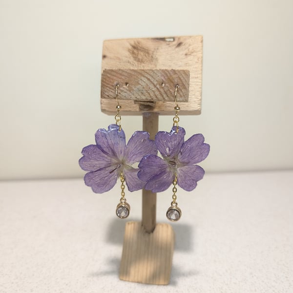 Preserved purple flowers 