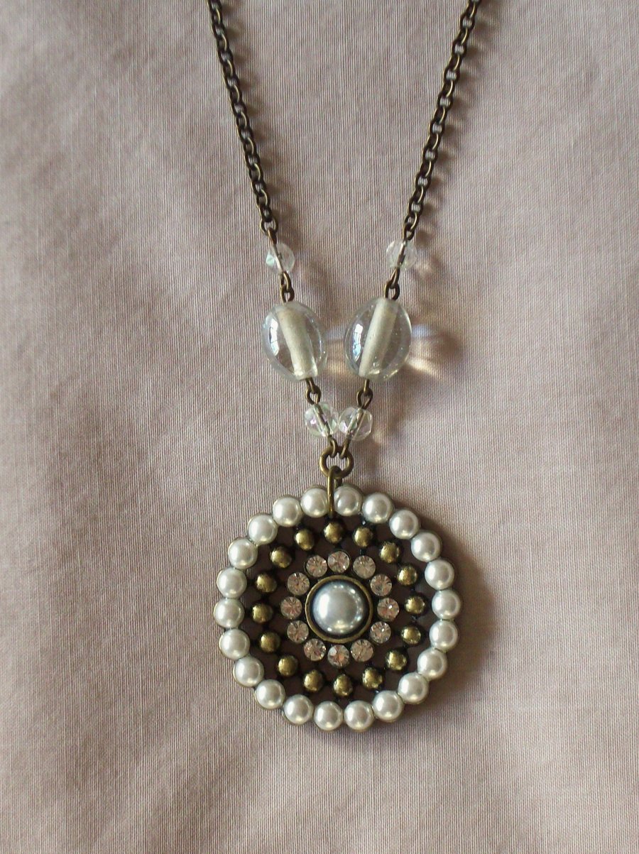 Simple white pendant necklace