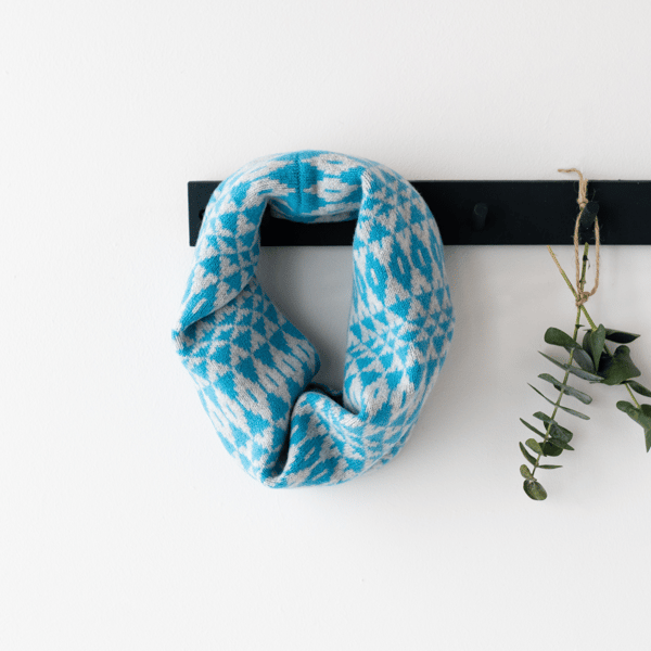 Mirror knitted cowl - turquoise and zinc