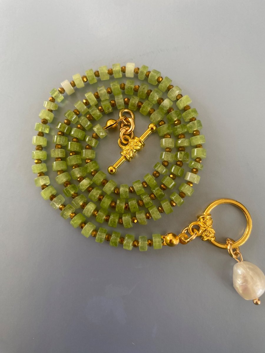 Green hand made peridot beaded necklace 