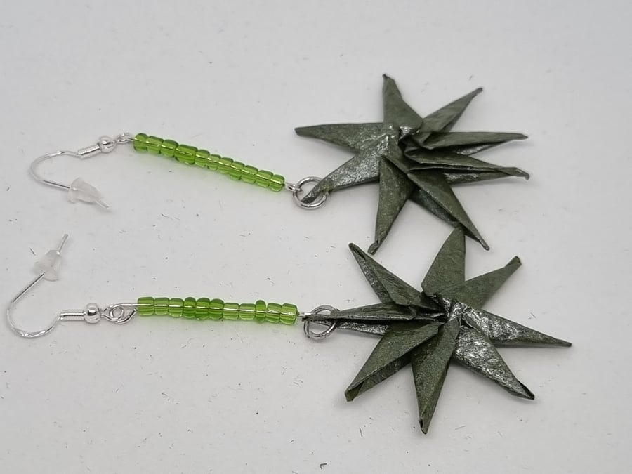 Origami star-shaped paper earrings 
