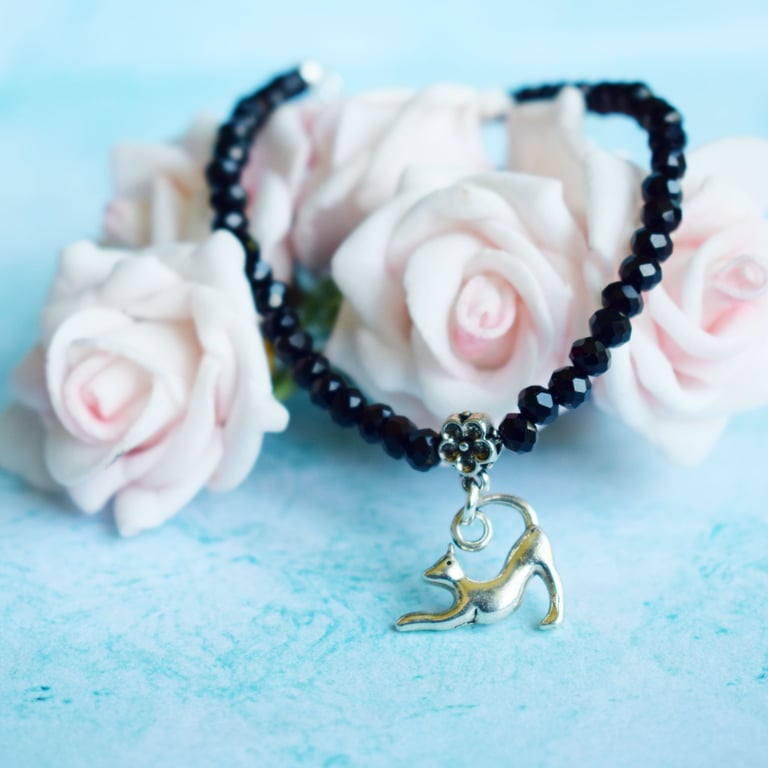 Black Bead Bracelet with Stretching Cat Charm