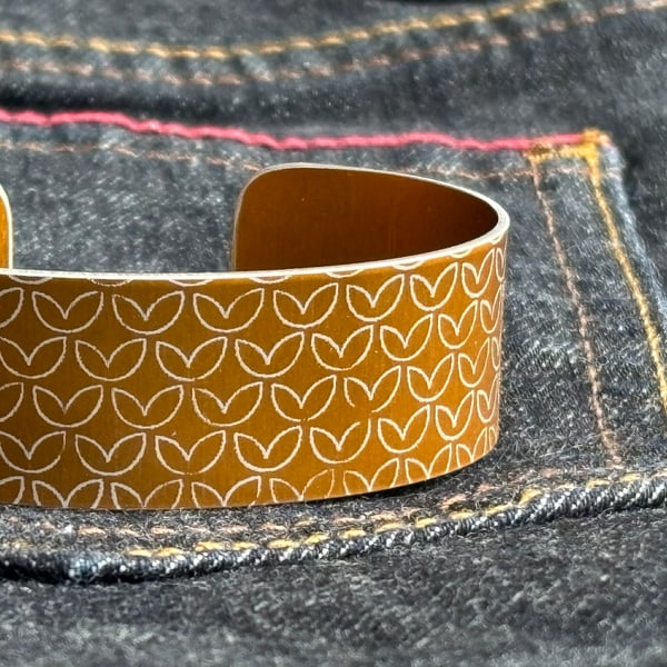 Leaf pattern aluminium cuff mustard