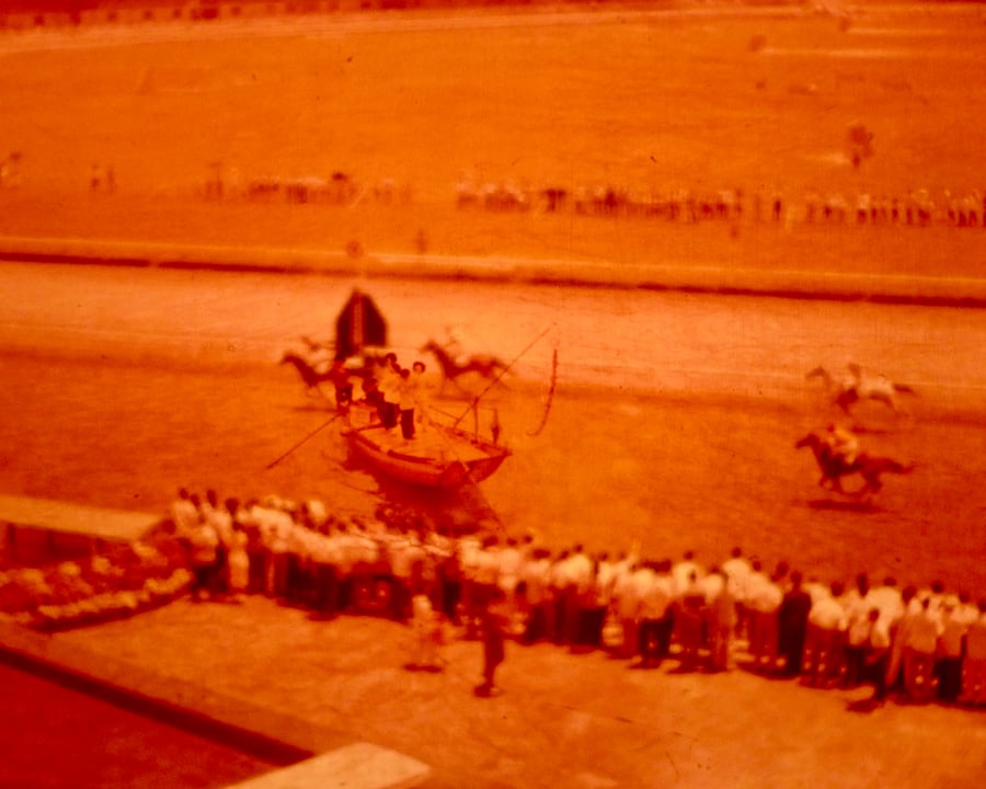 Slide Double SD10: Boatwomen Racetrack II