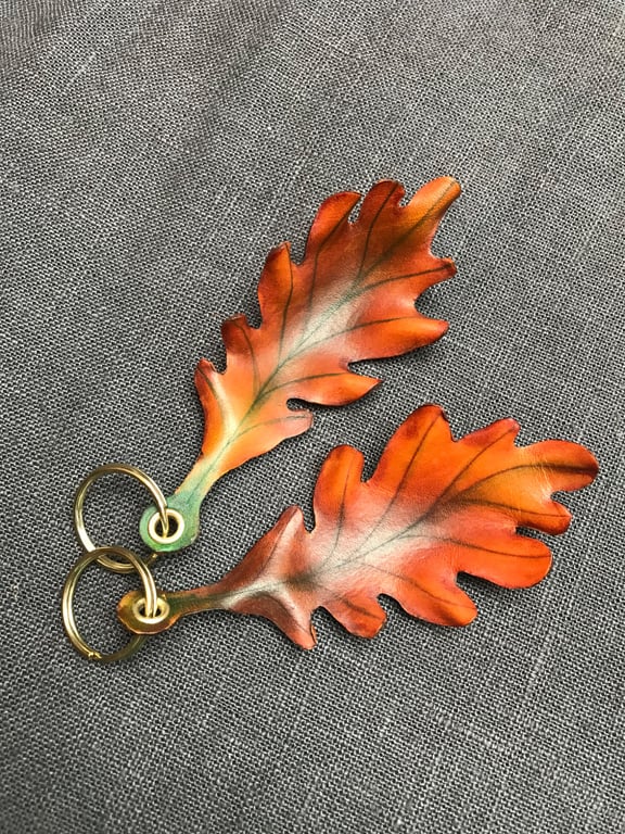 Leather Oak leaf keyring