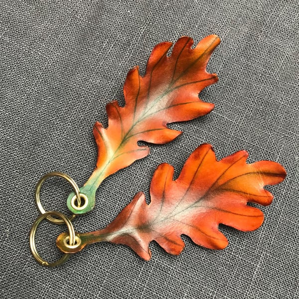 Leather Oak leaf keyring