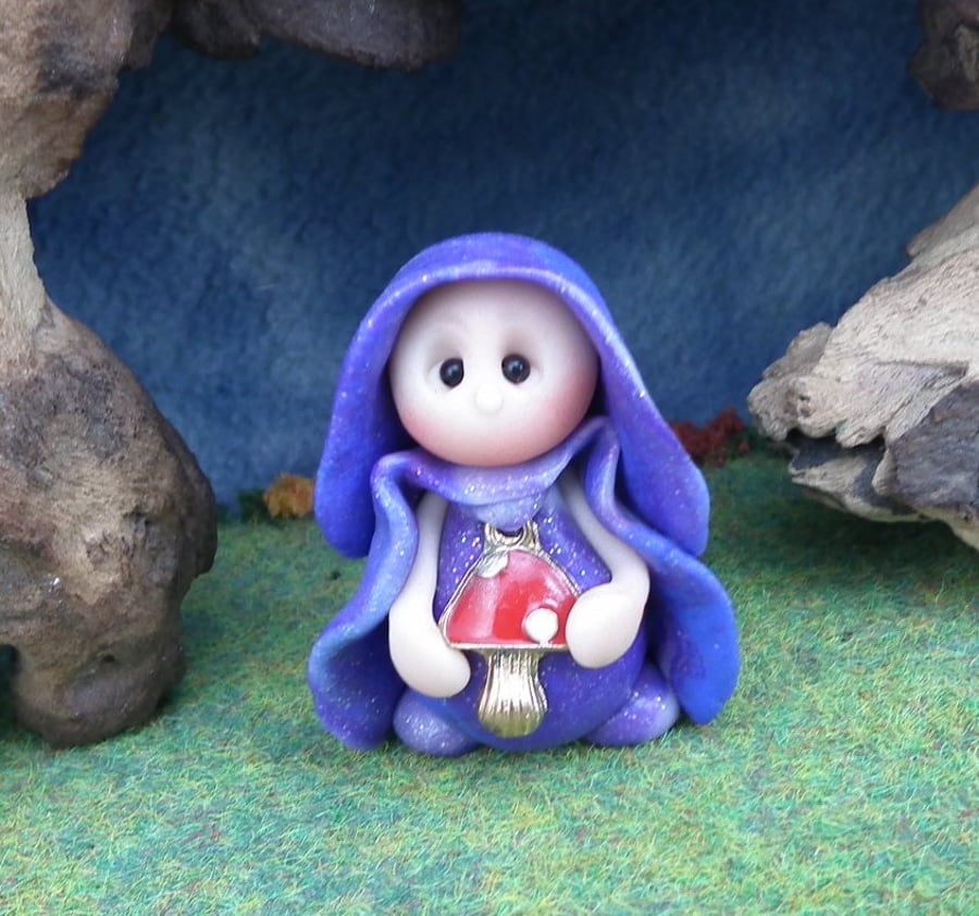 Tiny Gnome Maiden 'Foley' the Forager 1.5" OOAK Sculpt by Ann Galvin